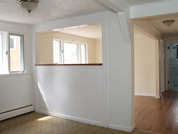 4th image of 367 University Ave