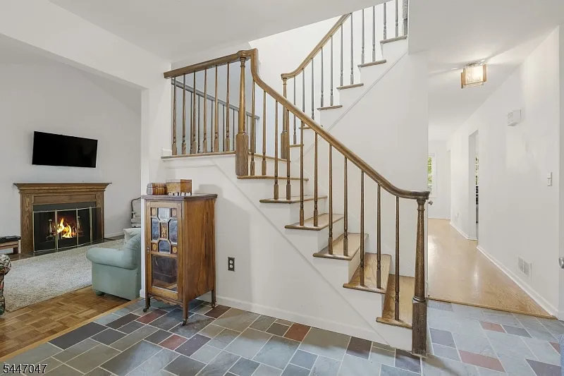 3 bed, 2.5 bath, $5,000 — Photo 3