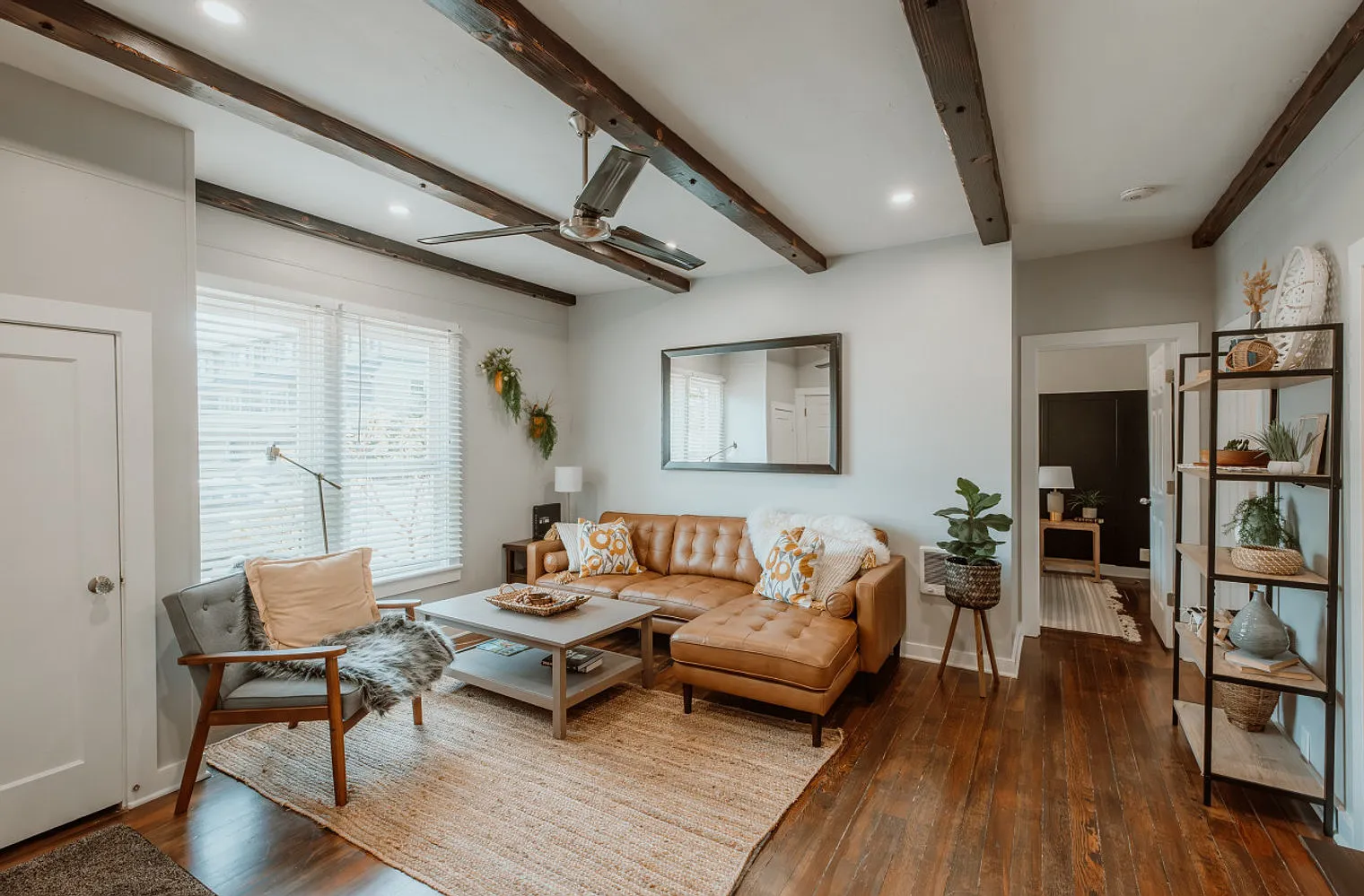 5 bed, 2.0 bath, 1991 sqft, $7,053 — Photo 4