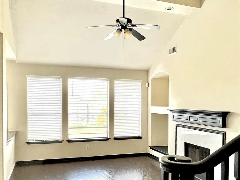 4911 Knights Branch Dr — Photo 10