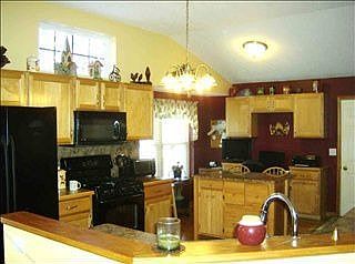3rd image of 35 Surrey Field Dr