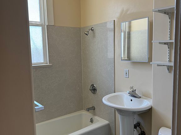 5th image of 1539 Clay St APT 3