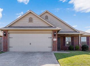 20804 E 32nd Pl S, Broken Arrow, OK 74014