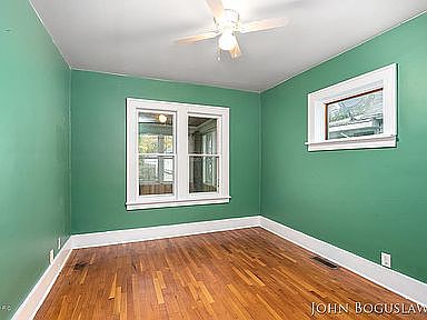 4th image of 2106 Duiker Ave NE