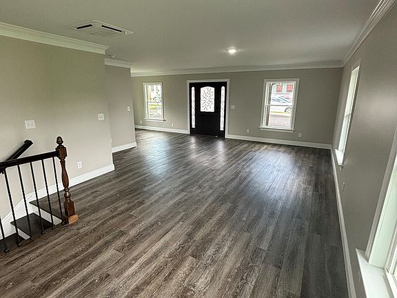 2nd image of 1071 N Main St
