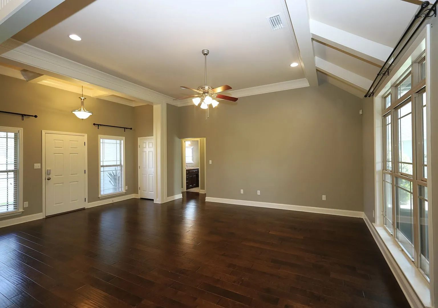 4634 Amelia Circle — Photo 4