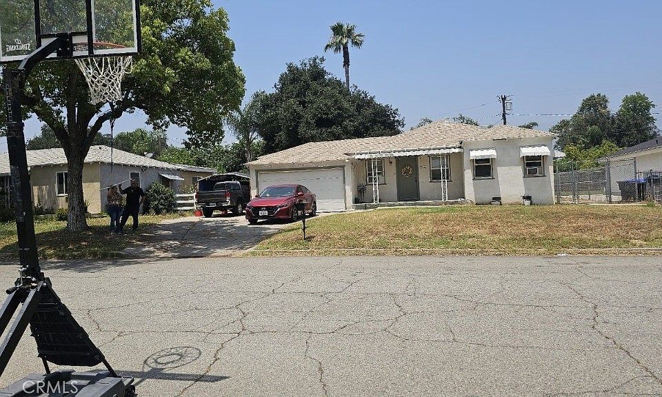 1st image of 934 W 28th St