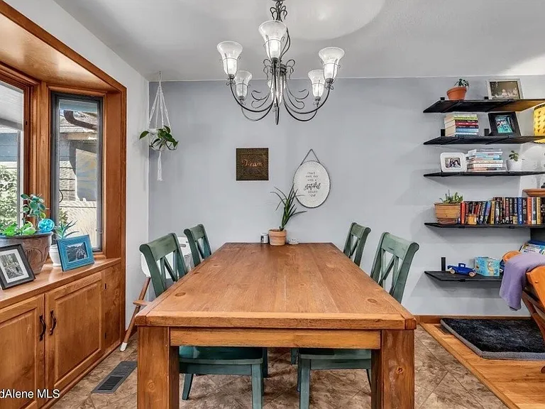 1705 E Satre Ave — Photo 10