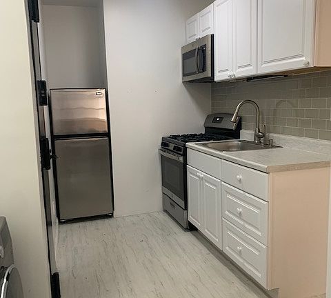 4th image of 654 9th Ave #4B