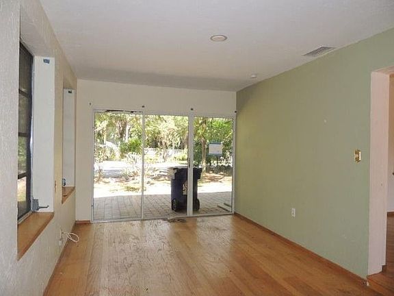 5th image of 27200 Jackson Ave