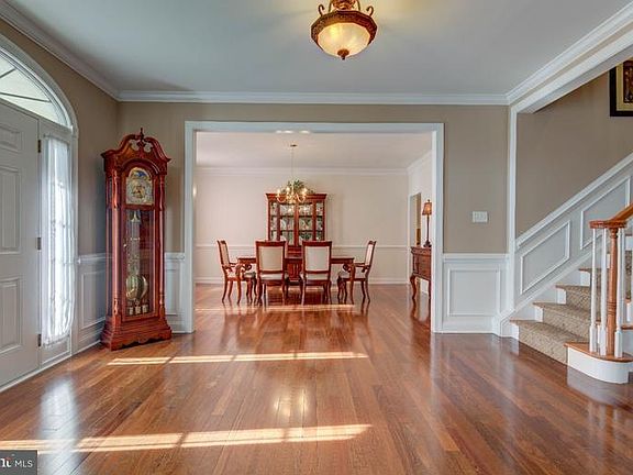 4th image of 3229 Logan Ln