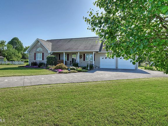 3rd image of 107 Maggie Ct