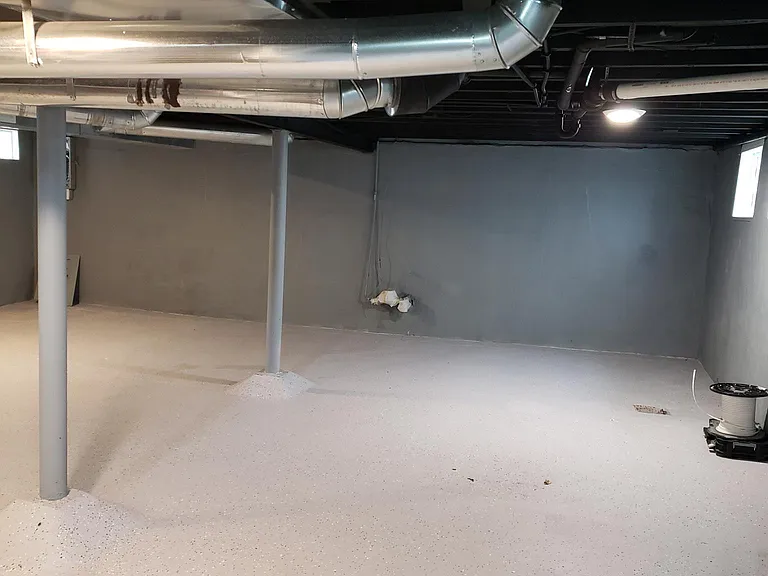 141 S Main St — Photo 36