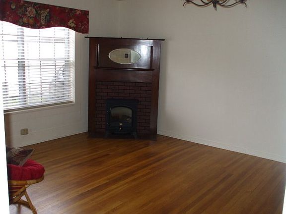 3rd image of 1129 Helena Ave