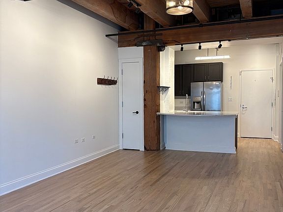3rd image of 106 N Aberdeen St Unit 3G