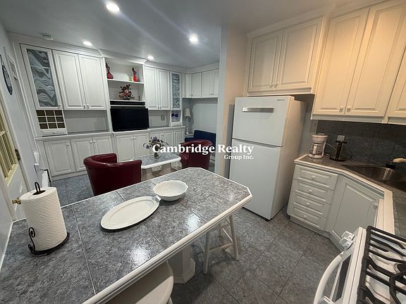 5th image of 60 London St #2T