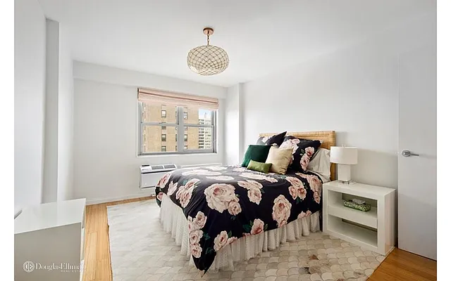 Rented by Douglas Elliman | media 19