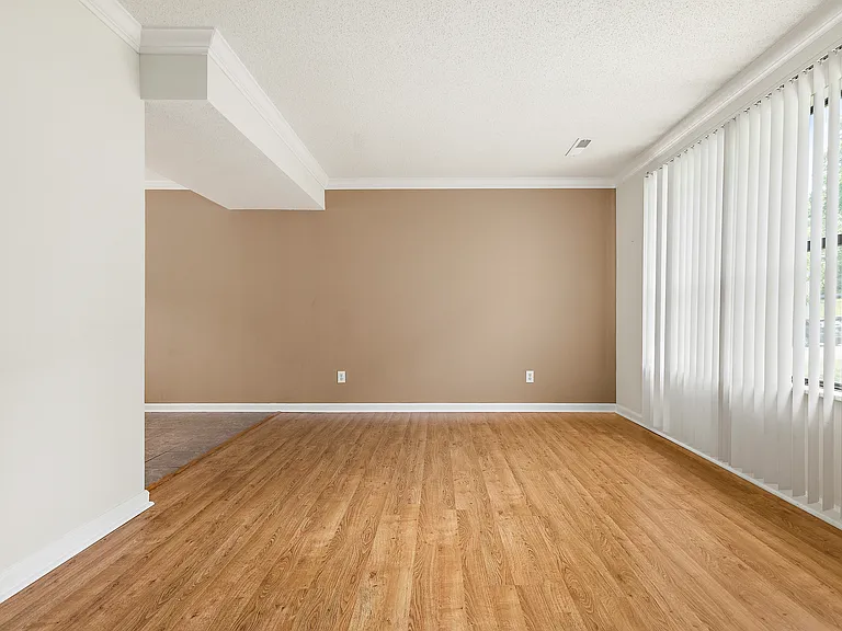 2812 S Greenwood Dr — Photo 6