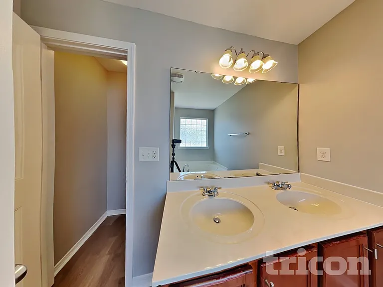 514 Kerriann Ln — Photo 11