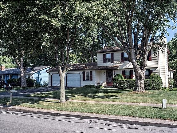2nd image of 12 Tallwood Dr