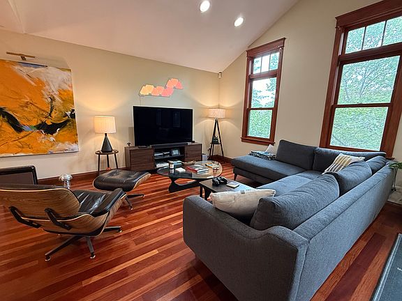 3rd image of 2847 N Sacramento Ave #2