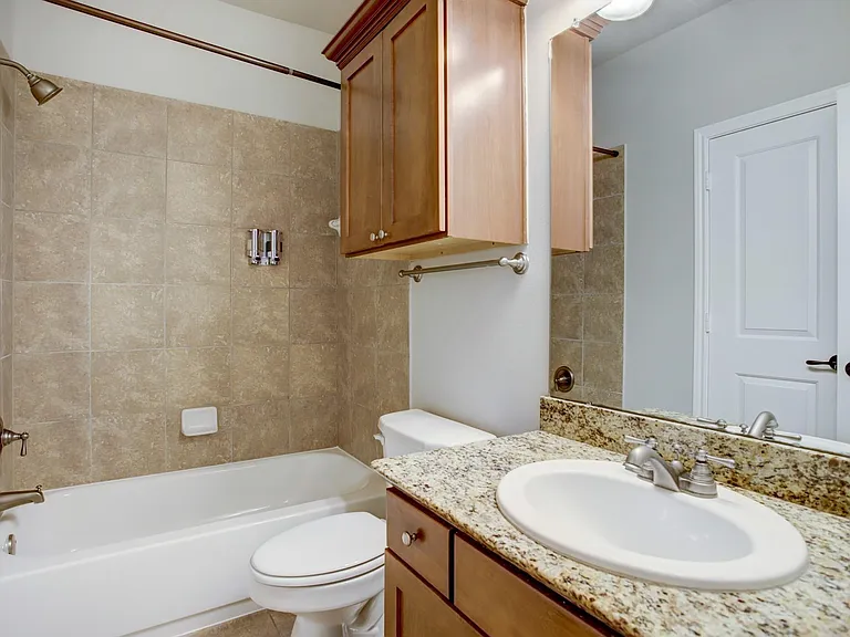 1046 W 23rd St #H — Photo 6
