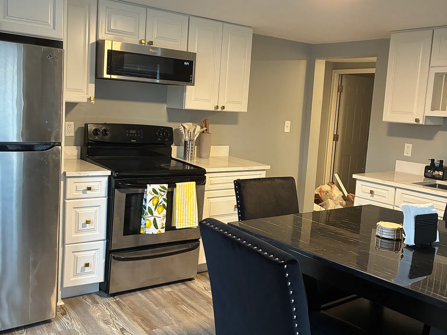 2 bed, 1000 sqft, $2,350 — Photo 4