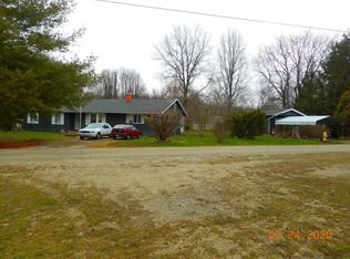 225 E Grant Ave, Nokomis, IL 62075