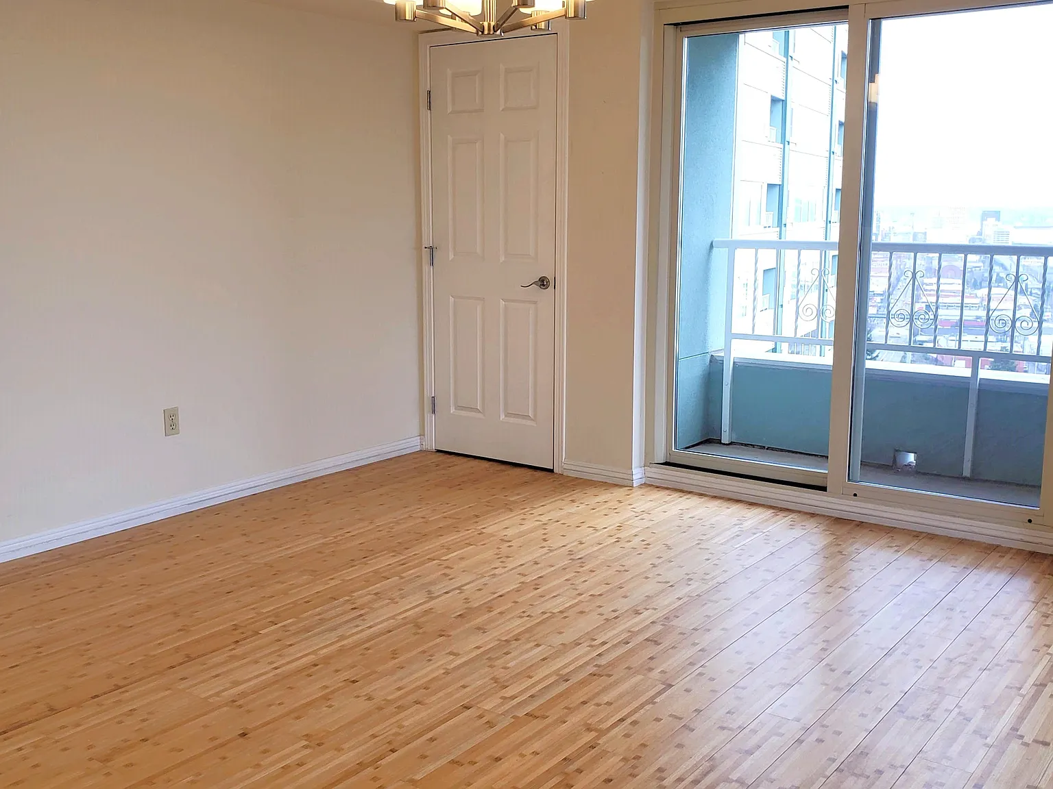 2 bed, 1298 sqft, $2,499 — Photo 2