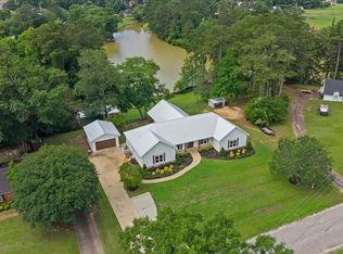 106 Lakeview Ln, Headland, AL 36345