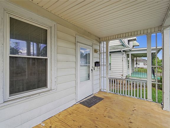 4th image of 2044 Beatrice St