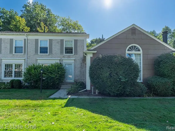 1312 Brook Ln, Rochester, MI 48306