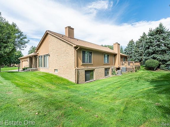 2nd image of 2130 London Bridge Dr