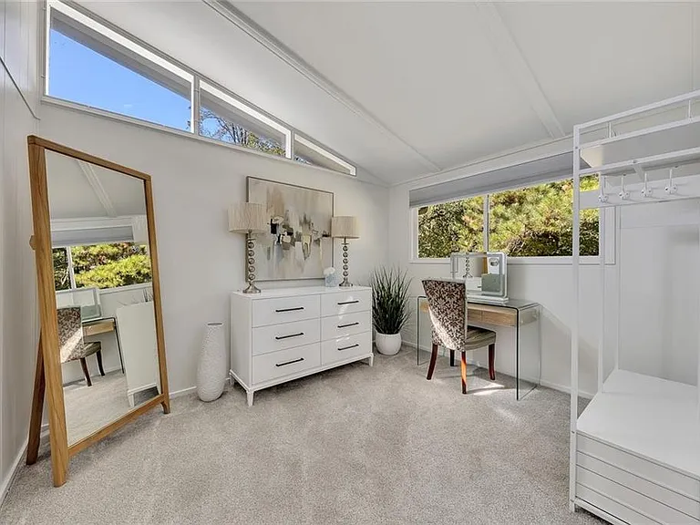 111 Robinhood Dr — Photo 17