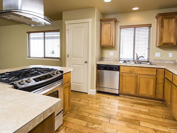 5th image of 21273 Daylily Ave
