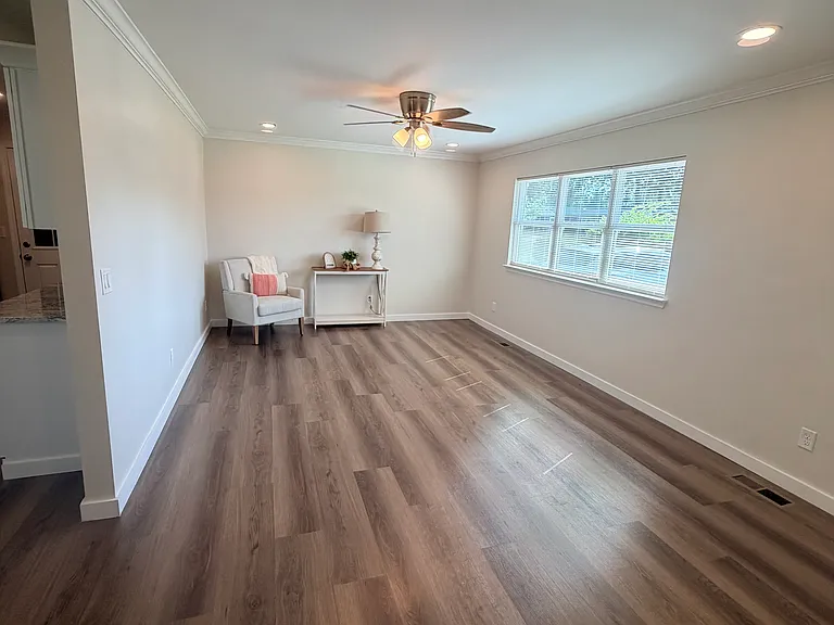 1233 Radmoor Dr — Photo 3
