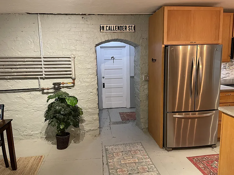 418 W Callender St #4 — Photo 17