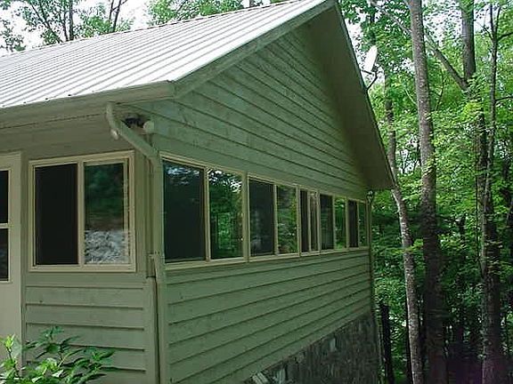 4th image of 141 Laurie Ln