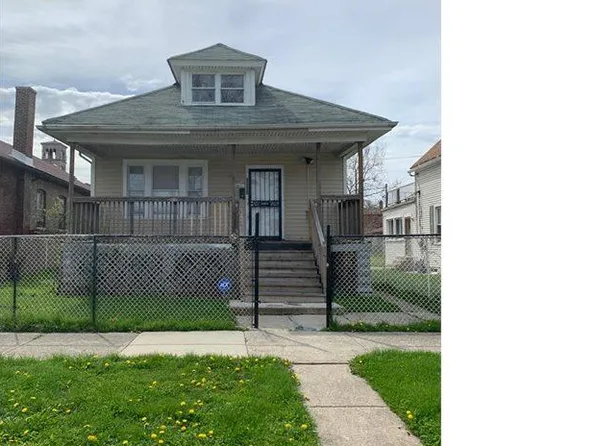 7820 S Clyde Ave, Chicago, IL 60649