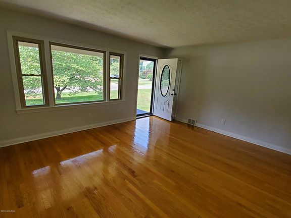 3rd image of 10201 Starlight Way