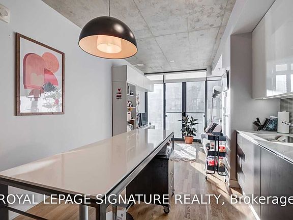5th image of 8 Dovercourt Rd #707