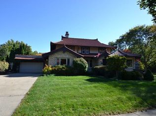 6194 Washington Cir, Wauwatosa, WI 53213