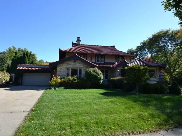 6194 Washington CIRCLE, Wauwatosa, WI 53213