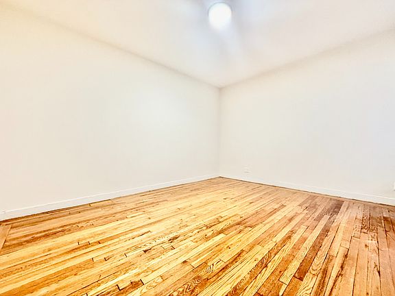 3rd image of 2978 E 196th St APT 8D