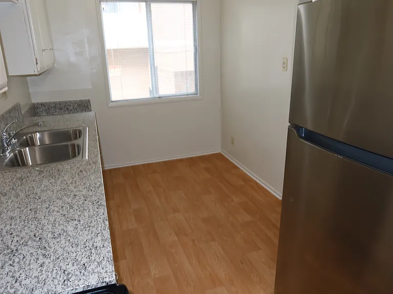 201 N La Peer Dr #104 — Photo 7