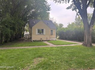 1711 1st Ave N, Grand Forks, ND 58203