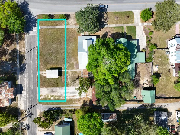 Live Oak Ave E, Defuniak Springs, FL 32435