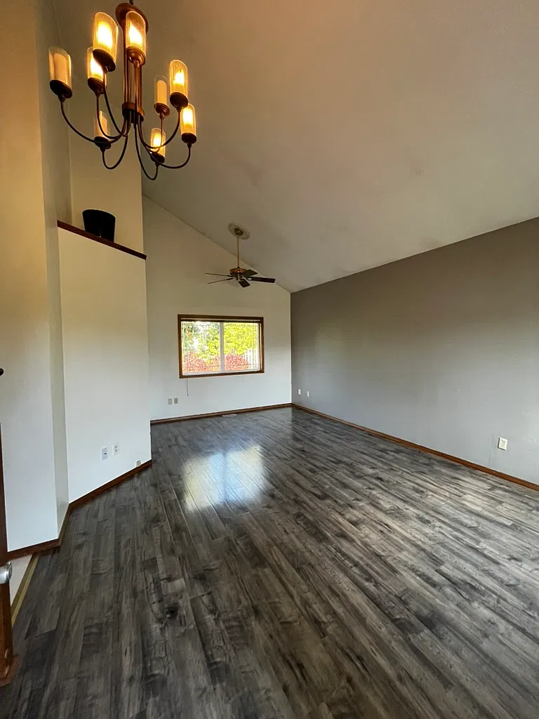 3 bed, 1340 sqft, $2,425 — Photo 3