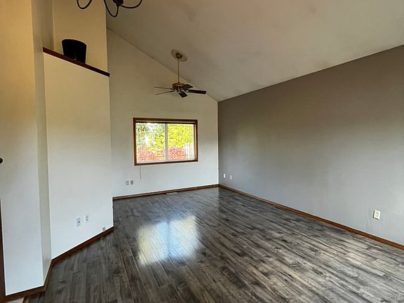 3rd image of 209 Mission Dr