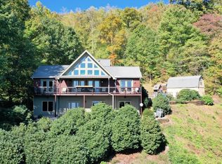 876 Garret Ln, Sylva, NC 28779